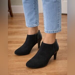 Bandolino Cardinal Suede Ankle Booties Size 7